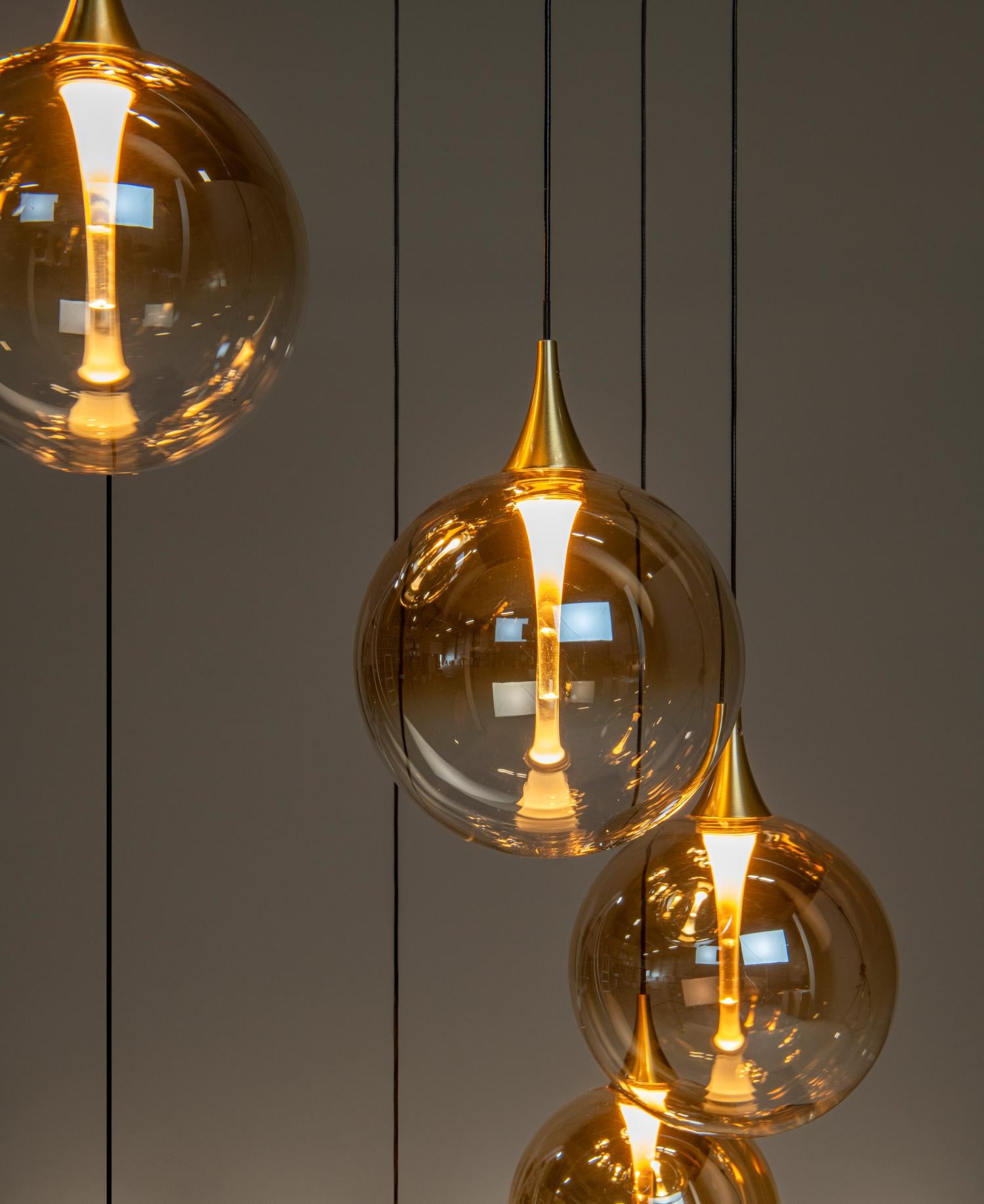 GISELA - Pendant light - Ø 61 cm - LED Dimmable - 12x3,5W 2700K - Suitable for voids and high ceilings - Amber