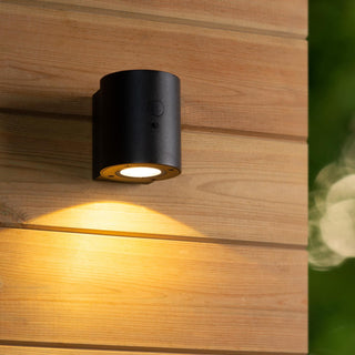 PERTH - Wandlamp - Zonne-energie - Ø 9 cm - LED Dimb. - 1x1W 2700K/3000K - IP65 - Beweging & dag/nacht sensor - Zwart