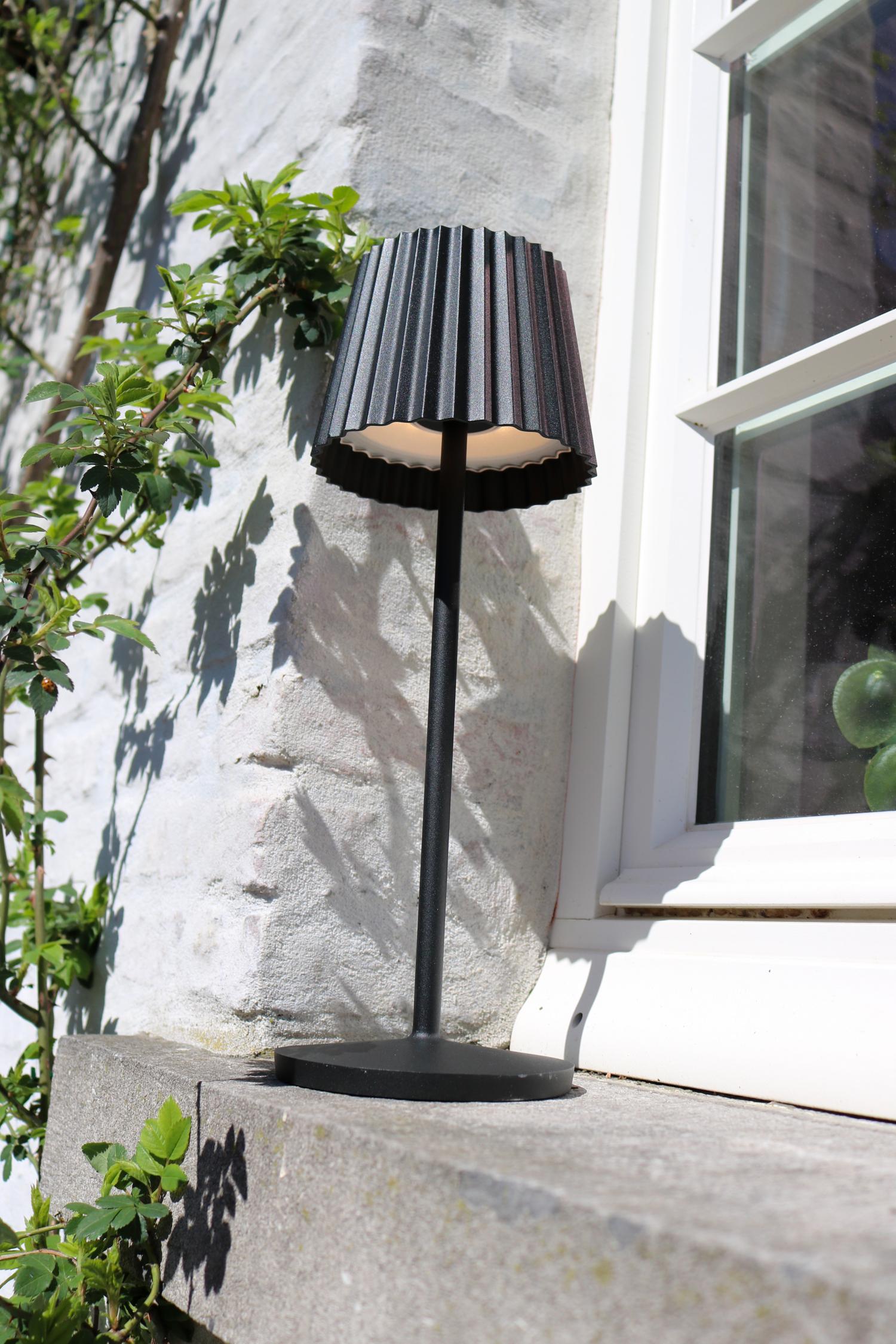 JUSTINE - Oplaadbare Tafellamp Binnen/Buiten - Accu/Batterij - LED Dimb. - 1x2W 2700K - IP54 - Met draadloos oplaadstation - Zwart