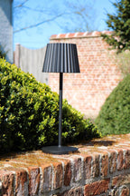JUSTINE - Oplaadbare Tafellamp Binnen/Buiten - Accu/Batterij - LED Dimb. - 1x2W 2700K - IP54 - Met draadloos oplaadstation - Zwart