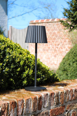 JUSTINE - Oplaadbare Tafellamp Binnen/Buiten - Accu/Batterij - LED Dimb. - 1x2W 2700K - IP54 - Met draadloos oplaadstation - Zwart