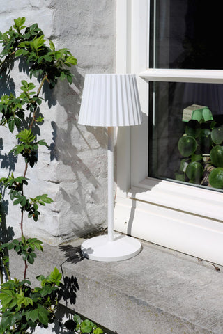 JUSTINE - Lampe de table rechargeable Intérieur/Extérieur - Batterie/Pile - LED Var. - 1x2W 2700K - IP54 - Avec station de charge sans fil - Blanc
