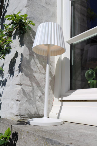 JUSTINE - Lampe de table rechargeable Intérieur/Extérieur - Batterie/Pile - LED Var. - 1x2W 2700K - IP54 - Avec station de charge sans fil - Blanc