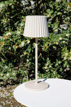 JUSTINE - Lampe de table rechargeable Intérieur/Extérieur - Batterie/Pile - LED Var. - 1x2W 2700K - IP54 - Avec station de charge sans fil - Beige