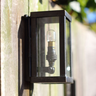 Wandlamp buiten Vitrine Petite Wall 1L, geborsteld nikkel
