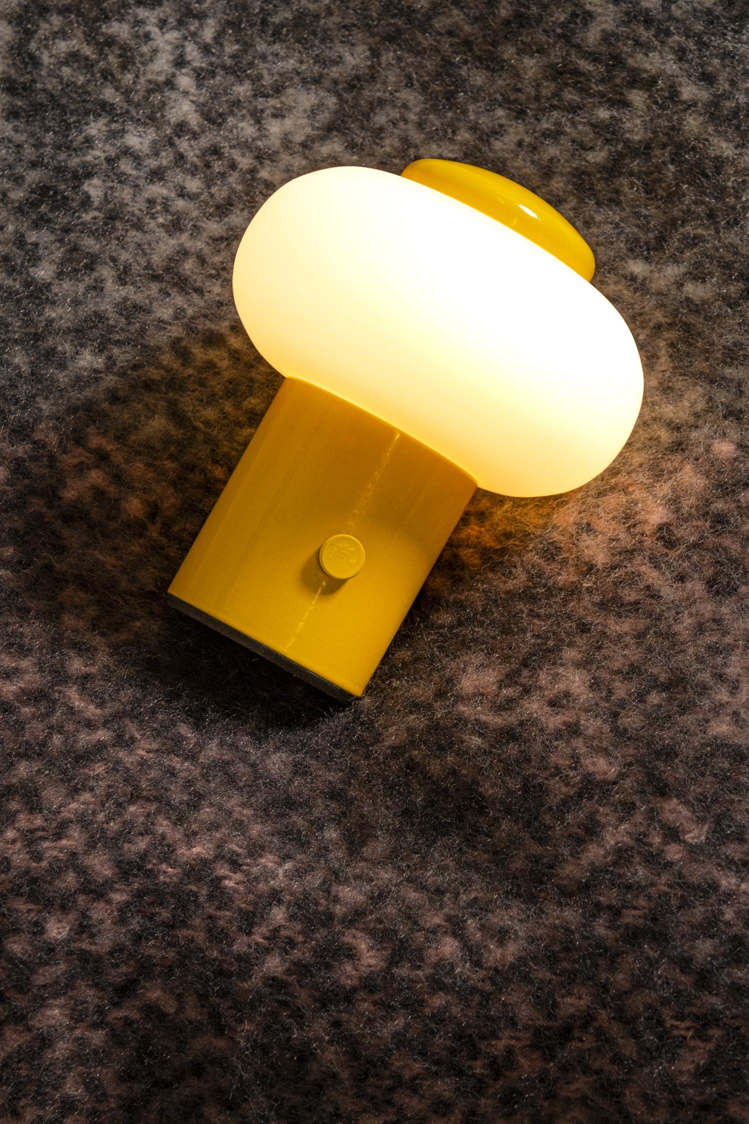GUSTAV - Oplaadbare Tafellamp - Accu/Batterij - Ø 8 cm - LED Dimb. - 1x0,8W 2700K - Geel | Essential