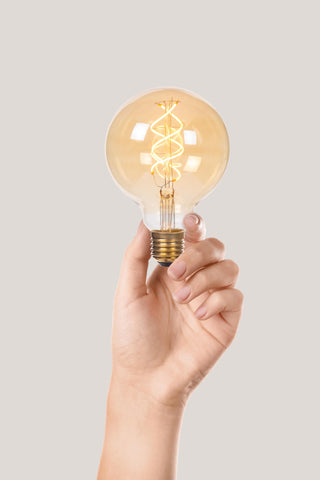G95 - Filament lamp - Ø 9,5 cm - LED 3 StepDim (Memory) - E27 - 1x4,9W 2200K - Amber