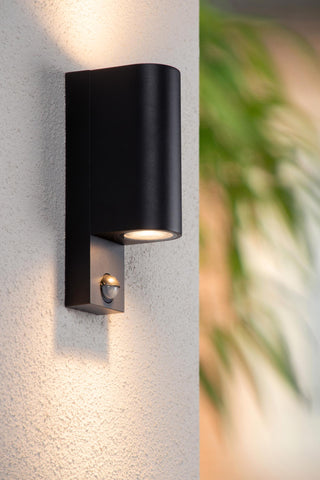 ZARO - Wandspot / Wandlamp Binnen/Buiten - 2xGU10 - IP65 - Beweging & dag/nacht sensor (uitschakelbaar) - Zwart