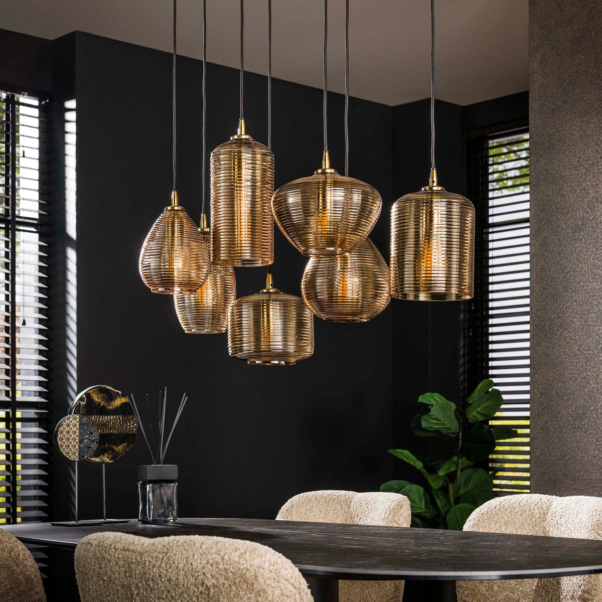 Pendant lamp Stripe Horizontal amber glass - 4+3-light, 93 cm wide