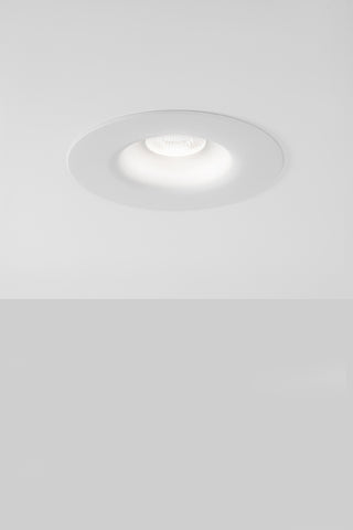Linea 120 is a downlight with 800Lm, 3000K, CRI 93, 10.3W. Beam angle 40°, Triac dimmable, finish Matt black RAL 9005, IP44/IP20.