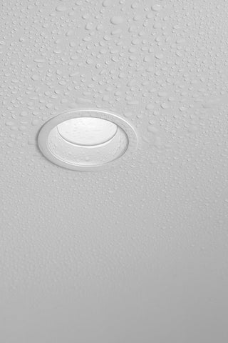 Strada 75 is een downlight met 800Lm, 2700K, CRI 93, 10,5W. Bundelhoek 40°, Triac-dimbaar, afwerking White/Black, IP44/IP20.