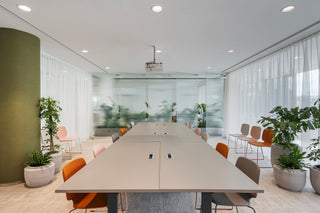 Strada 75 is een downlight met 800Lm, 2700K, CRI 93, 10,5W. Bundelhoek 40°, Triac-dimbaar, afwerking White/Black, IP44/IP20.