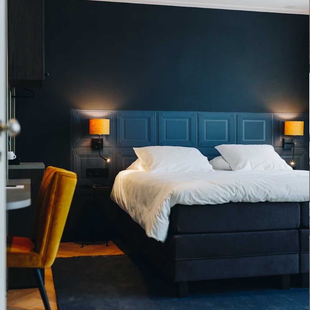 Quad USB wall light with reading light